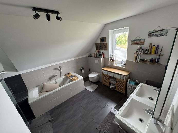 Modernes Einfamilienhaus mit hochwertiger Ausstattung und Smart-Home-System in Groß Wesenberg – Vollbad OG