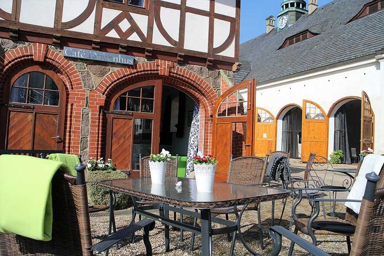 Atelier/Praxis/Gastro/Touristik/Büro/LOFT +++ in GUTSANLAGE (12 Geb. + 6 ha. Gr.) Nähe Müritz! – 'Gäste herzlich willkommen!'