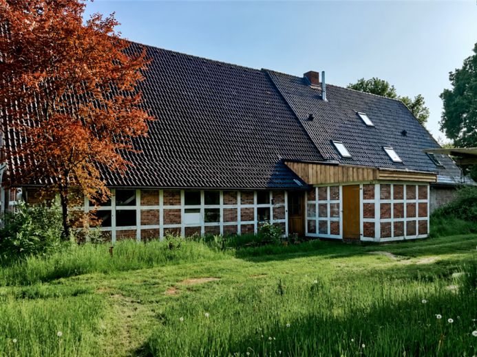 Besonderes Landhaus mit Geschichte, Charakter und Potential auf 14765 m2 Eigenland am Ortsrand von Oppeln, Wingst – Foto 1