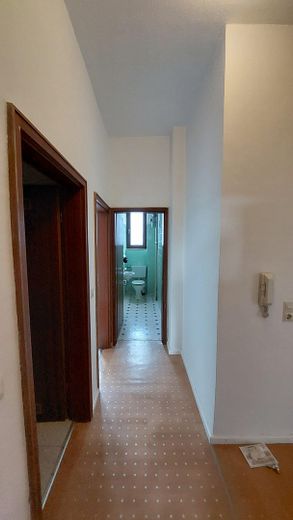 Sonnige 2-Zimmer Altbauwohnung mit Flair und viel Potential – Flur