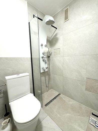 Einziehen und Wohlfühlen – stilvolle 2-Zimmer-Wohnung mit Traumterrasse und Tiefgaragenstellplatz – Foto 14