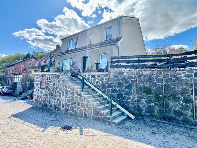 HORN IMMOBILIEN ++RESERVIERT! Haus in Burg Stargard bei Neubrandenburg – Hausansicht