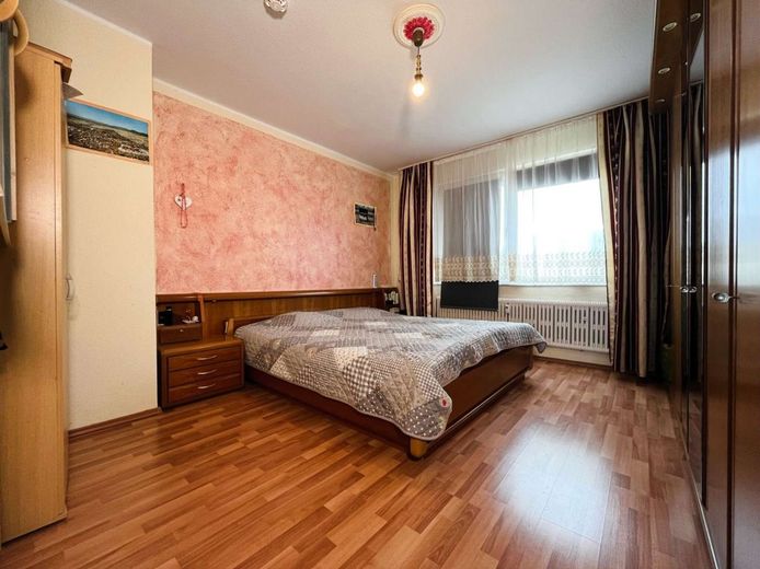 Schlafzimmer 1