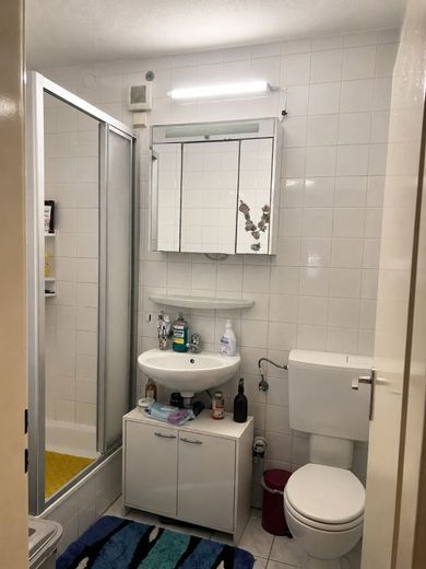 Attraktive Eigentumswohnung mit Balkon und solider Rücklage – Badezimmer