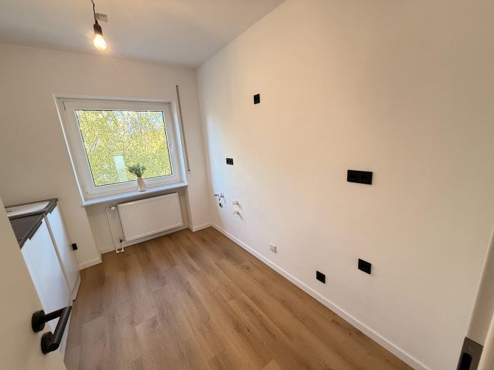ERSTBEZUG - Vollständig sanierte 3-Zimmer-Wohnung mit Loggia und ca. 4 % Mietrendite in Nbg-Zabo – Küche