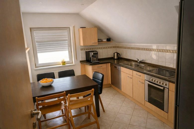 Großzügiges Einfamilienhaus mit Sauna und viel Platz im Hunsrück – Küche DG