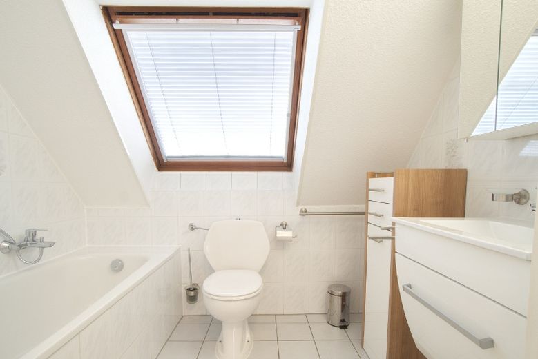 Helle Wohnung mit eigenem Eingang, Balkon und viel Komfort zum Wohlfühlen, Internetzugang möglich – 02639b5b6913d527df13929ed42401e0e25b636e.jpg