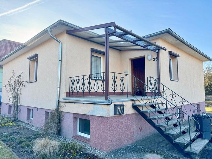 HORN IMMOBILIEN ++ ein großes Haus mit großem Grundstück und voll unterkellert in Strasburg (Uckerm) – Hausansicht