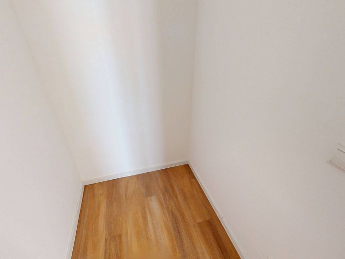 Helle 2-Zi.-Neubauwohnung mit EBK, BALKON, Fußbodenheizung uvm. – Abstellraum