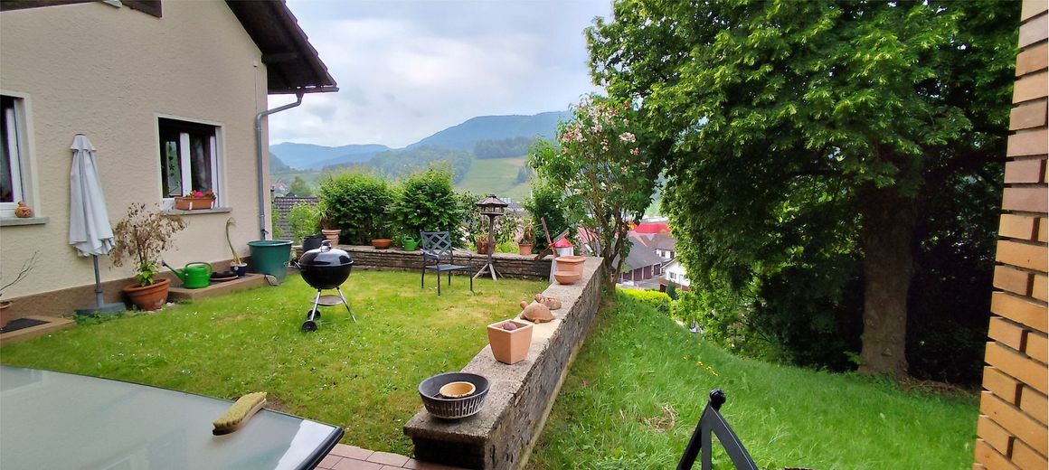 Schwarzwald-Mehrfamilienhaus in außergewöhnlicher und unverbaubarer Südlage in Oppenau- MAKLERFREI ! – Freisitz