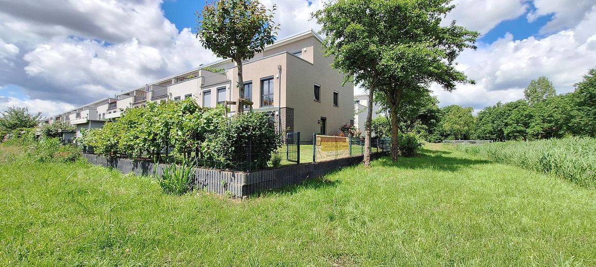 Exklusives Stadthaus am Seerosenpark in Bremen Oberneuland - provisonsfrei! – Panorama - Haus Südostseite