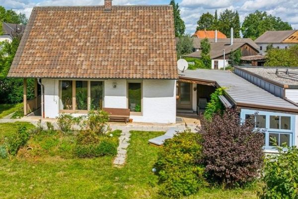 Casa unifamiliare con ampliamento, ampio giardino e garage I 5 anni di diritto di abitazione per il venditore