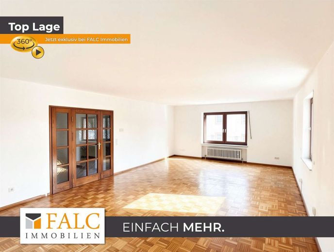 Großzügige 132 m² Wohnung mit großem Balkon und Stellplatz im gepflegten Dreifamilienhaus – Wohnzimmer