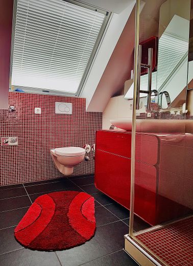 Provisionsfrei - Großzügige, lichtdurchflutete DG-Maisonette Wohnung - Fasangarten - provisionsfrei – Bad 2