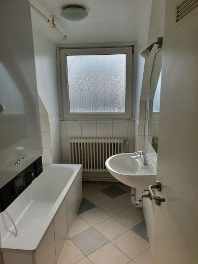 Gut geschnittene 3-Raum KDB-Wohnung im DG – Foto 9