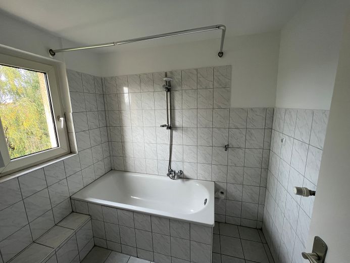 2,5-Zi-Whg mit Küche im DG in Hattingen-City – Bad