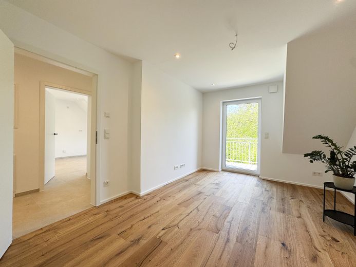 Zolderappartement met balkon en uitzicht op het groen, evenals KfW-lening met een subsidie van 30.000 euro – Wohnen