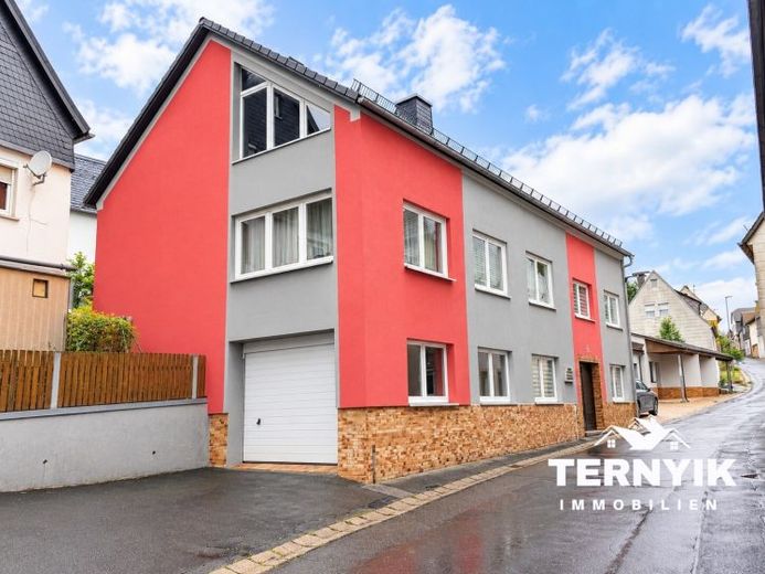 Da edificio commerciale ad abitazione? Interessante immobile con progetto per 2 appartamenti. Investimento! – Foto 1