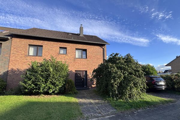 Casa unifamiliare con splendido giardino in buona posizione