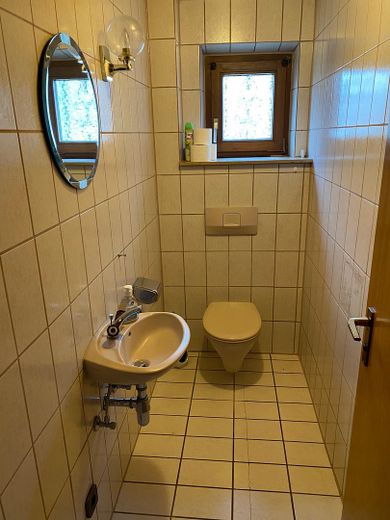 Familienfreundliche DHH mit großem Grundstück in Deizisau mit neuem iSFP – WC EG