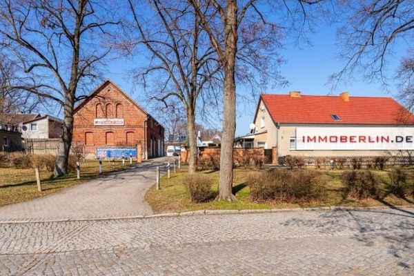 IMMOBERLIN.DE - Versátil casa unifamiliar/bifamiliar en una ubicación atractiva cerca de Berlín