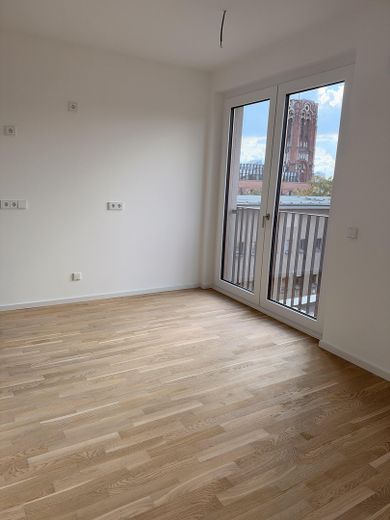 Erstbezug in Friedrichshain | hochwertiges 1-Zimmer-Studio mit Einbauküche & Balkon – Zimmer