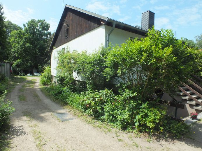 Provisionsfrei - Doppelhaushälfte in Waldnähe – Hauseingangsbereich
