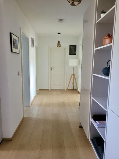 Appartamento ristrutturato di 2 locali all'ultimo piano con cucina componibile – Flur