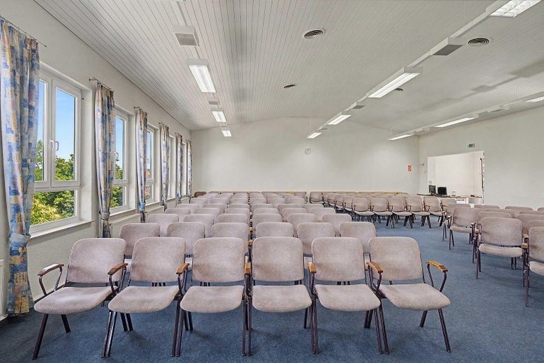 Три рівні, два зали, ваша ідея! 435m² над дахами Пфорцгайма – Saal von Bühne aus