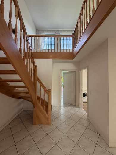 Exclusief wonen op een toplocatie in Lübeck - 160 m² woonoppervlakte op 777 m² eigen grond – Treppe zur Galerie