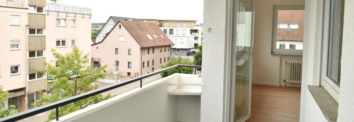 Komisyonsuz: Yeni mutfaklı, 2 balkonlu ve şehir merkezine yakın, tamamen yenilenmiş 3 odalı daire – Balkon