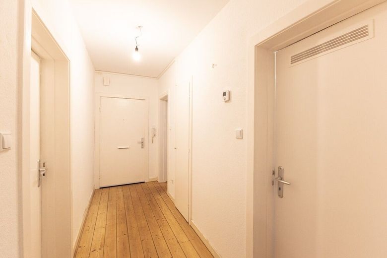 Erdgeschosswohnung - sofort bezugsfertig und leerstehend – Flur