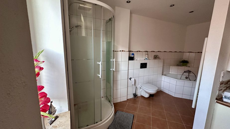 Badezimmer OG Dusche & Wanne
