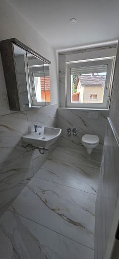 Hochwertige 3 Zimmer Wohnung mit Parkplatz – Foto 14