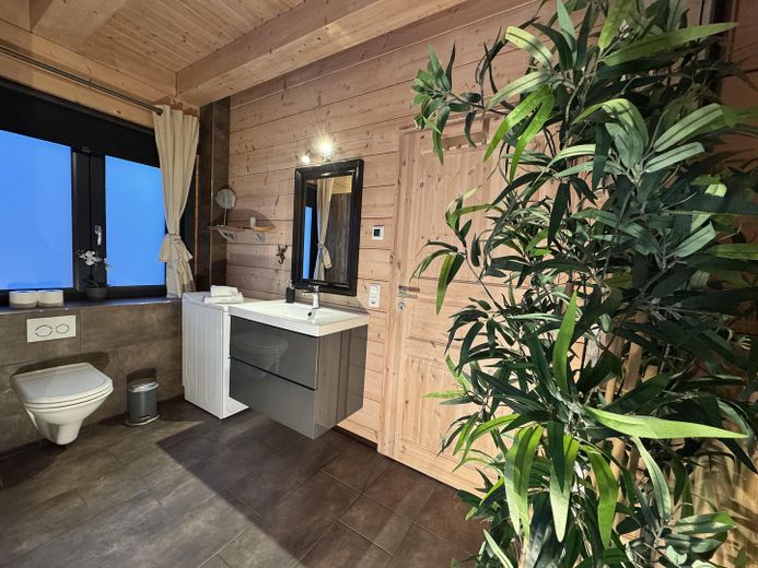 6 casas de troncos/casas de vacaciones con muy buena rentabilidad, en ubicación privilegiada. Venta individual o conjunta posible. – Foto 17