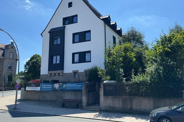 Erstbezug - Sanierte 3-Zimmer DG Wohnung mit Panoramablick