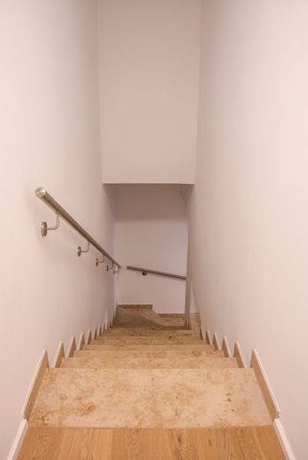 Treppenabgang zum Arbeitsraum im Souterrain
