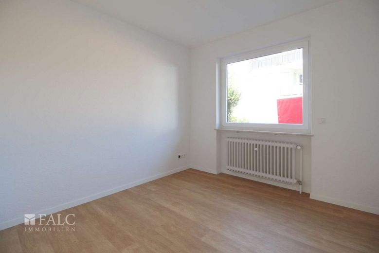 Sanierte Wohnung mit großem Wohnzimmer! – Schlafzimmer II