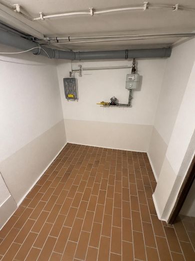 DHH+Bungalow zu Vermieten – Keller