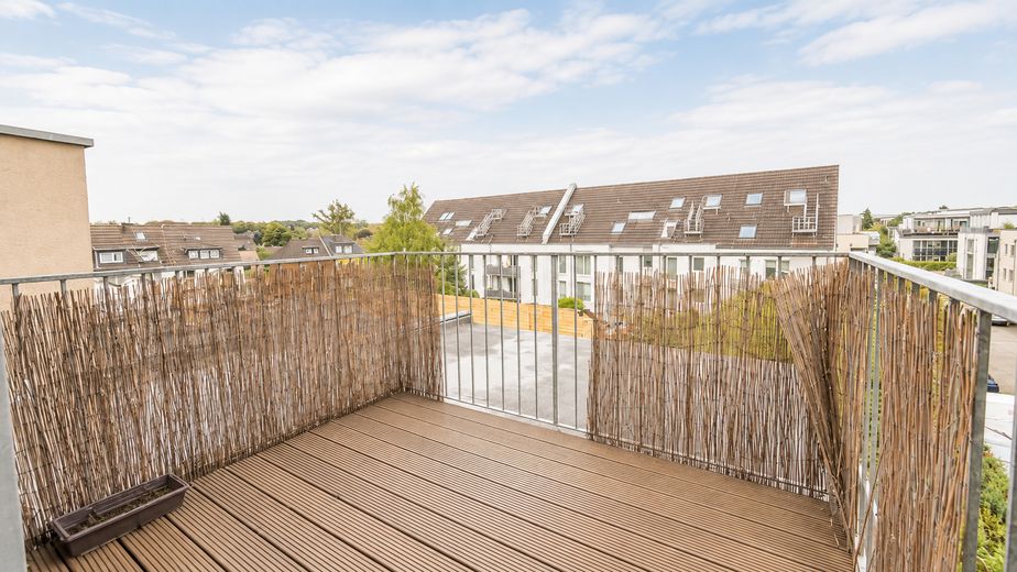 Luminoso appartamento con 2 locali, cucina componibile e terrazza sul tetto – Dachterasse