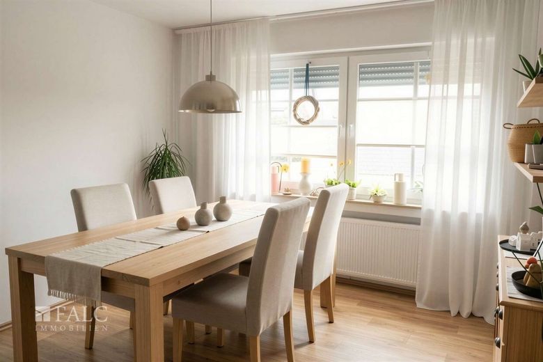 Zwei Wohnwelten unter einem Dach! Freistehendes Einfamilienhaus mit Einliegerwohnung – Esszimmer Einliegerwohnung - (KI generiert)