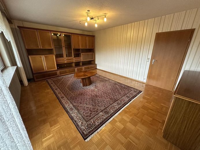 Großzügiges - freistehendes - Einfamilienhaus mit Garten - Privatverkauf ohne Maklerprovision – Wohnzimmer 1 (EG)