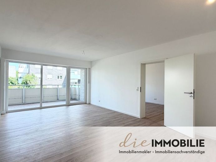 Kernsanierte, barrierearme 2-Zimmer-Wohnung mit großem Balkon, Aufzug und Tiefgaragenstellplatz! – Foto 1