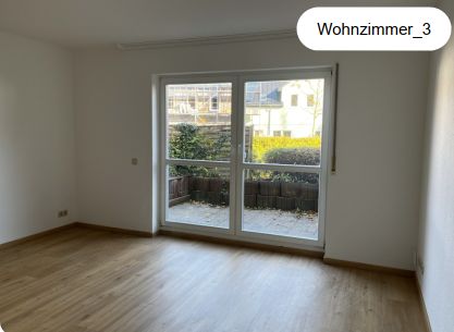 Exklusive 2-Raum Wohnung mit Terrasse/Garten, Stellplatz und EBK – Wohnzimmer