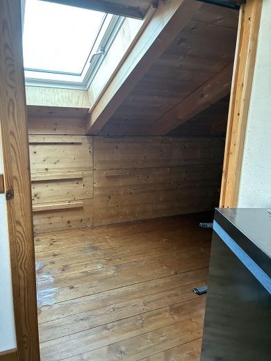 Багатофункціональна мезонет / сутеренна квартира 83 +42 м²  у природній місцевості - багатофункціональний гараж – Stauraum mit Wandschubladen
