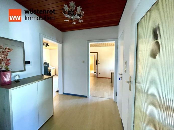 CASA BIFAMILIARE CON UTILIZZO FLESSIBILE: 2 piani con 6 stanze, posti auto, posizione molto tranquilla* – Foto 1