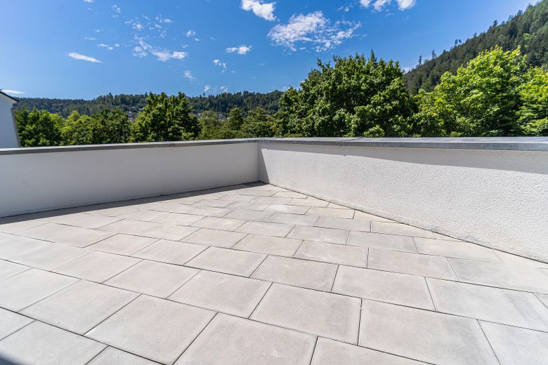 Exklusive 4,5-Zimmer-Wohnung 2 Balkone und EBK – Balkon
