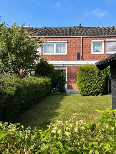 Provisionsfrei: Reihenhaus mit Garten in begehrter Wakenitznähe – Gartenansicht