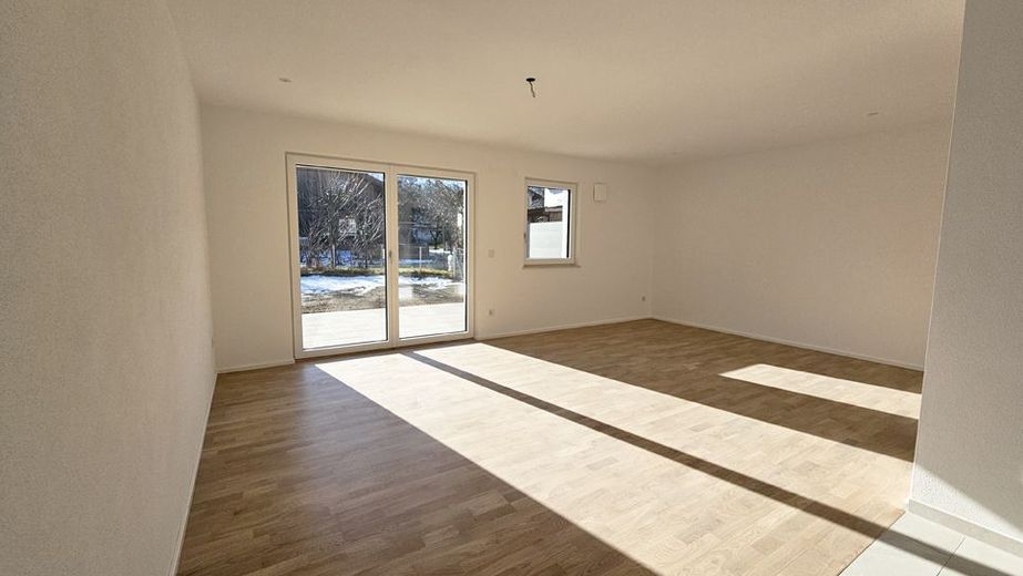 Planen Sie jetzt Ihr neues Nest in den Bergen mit guter München Anbindung – Wohnzimmer Beispiel
