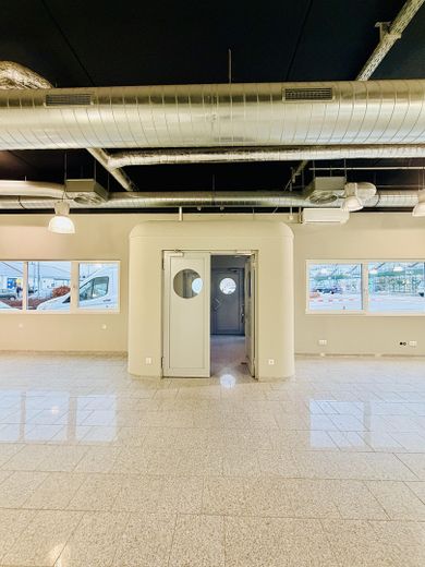 Loftartiges Ladenlokal - stylisch und hochwertig ausgestattet in Karlsbad - Langensteinbach – Verkaufsraum mit Windfang